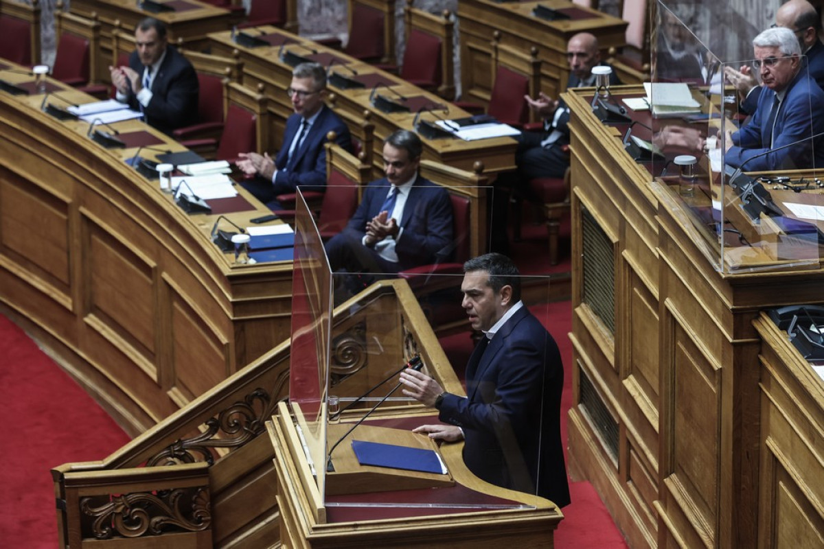 Σκάνδαλο υποκλοπών: Προς ραγδαίες πολιτικές εξελίξεις- Σύγκρουση Μητσοτάκη με Τσίπρα στη Βουλή