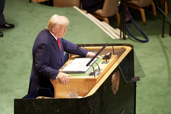 Τραμπ: Οι αμερικανικές ένοπλες δυνάμεις θα προμηθεύονται ηλεκτρική ενέργεια από εργοστάσια που καίνε άνθρακα