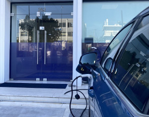 Yπηρεσίες ελέγχου για σταθμούς φόρτισης ηλεκτρικών οχημάτων από την TÜV HELLAS (TÜV NORD)