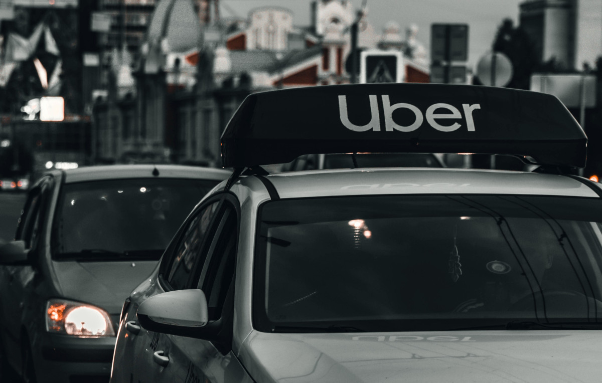 Η Uber ενισχύει με 5 εκατ. ευρώ τους οδηγούς της που χάνουν το οικολογικό μπόνους