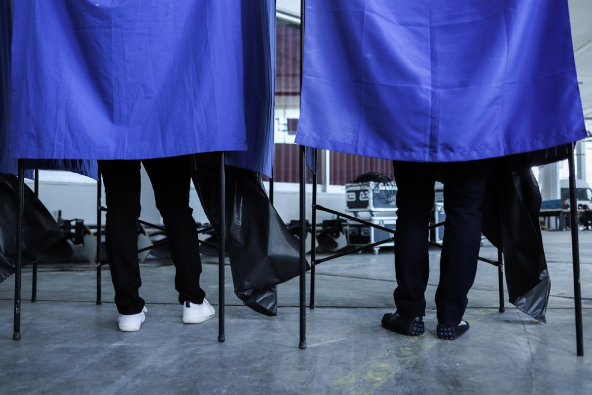 Νέες δημοσκοπήσεις: "Καμπάνα" στο πολιτικό σύστημα ενόψει ευρωεκλογών