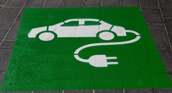 Τα ηλεκτρικά οχήματα είναι 40% πιο «βιώσιμα» από τα συμβατικά αυτοκίνητα