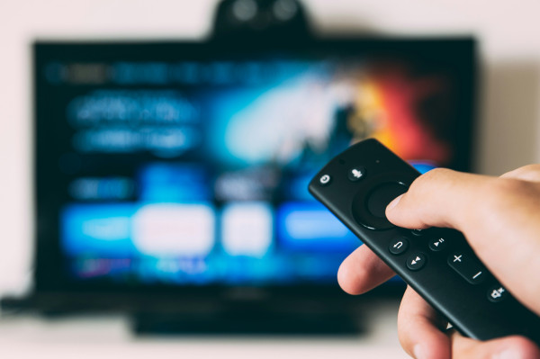 Wi-Fi vs Ethernet: Τι συμφέρει για τη Smart TV σας