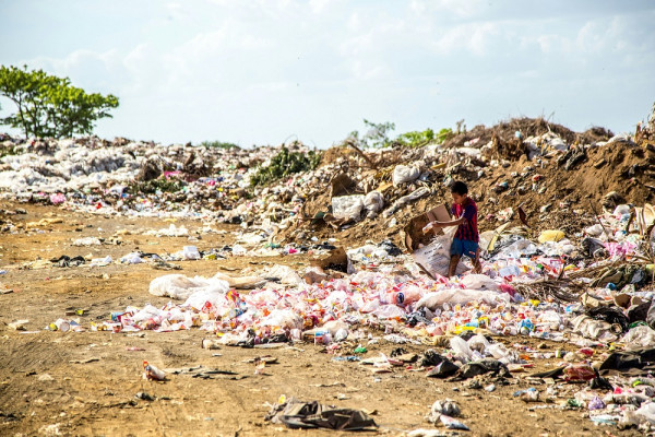 H Κομισιόν χαιρετίζει την πολιτική συμφωνία για αυστηρότερο έλεγχο στις εξαγωγές αποβλήτων