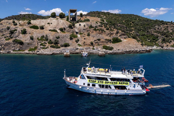 Εν πλω διαμαρτυρία ενάντια στη σχεδιαζόμενη μονάδα LNG στον Παγασητικό από φορείς