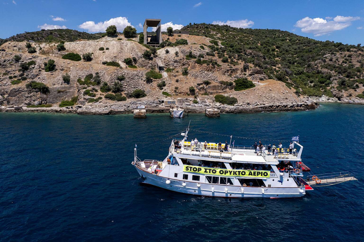 Εν πλω διαμαρτυρία ενάντια στη σχεδιαζόμενη μονάδα LNG στον Παγασητικό από φορείς