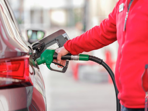 Καύσιμα: Τι αλλάζει από σήμερα σε diesel και βενζίνη – Ο νέος φόβος για τρόφιμα και ρεύμα