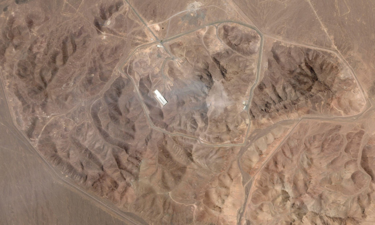 ΗΠΑ και Ισραήλ επιτέθηκαν στην περιοχή του πυρηνικού εργοστασίου του Μπουσέρ