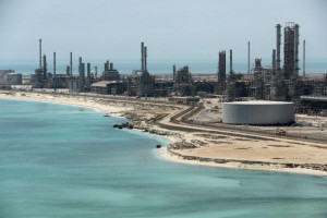 SaudiAramco: Πιθανή η μεγάλη μείωση τιμών για τους αγοραστές του πετρελαιοπαραγωγικού κολοσσού