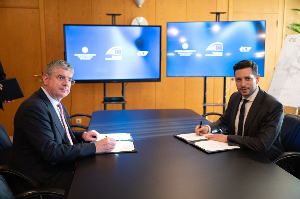 Στρατηγική συνεργασία του Υπουργείου Υποδομών Μεταφορών και της ΕΤΕπ για την ενεργειακή υποστήριξη των ηλεκτρικών λεωφορείων στην Αθήνα