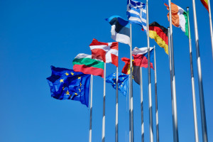 Πολιτική συμφωνία για το 21ο πακέτο κυρώσεων κατά της Ρωσίας πέτυχαν οι πρέσβεις των 27 της ΕΕ