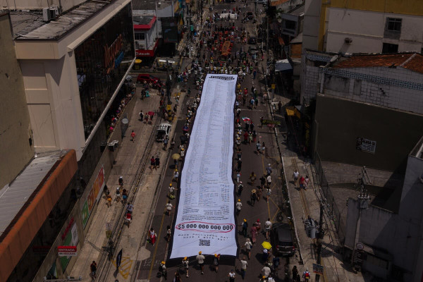 Greenpeace για COP30: Όσο οι ηγέτες μένουν στα λόγια, οι πολίτες διεκδικούν κλιματική δικαιοσύνη