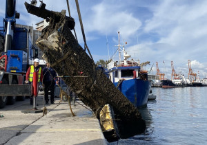 OKAA και η Εναλεία καθάρισαν τον βυθό της Ιχθυόσκαλας Πειραιά