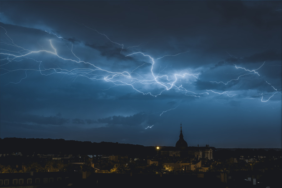 Γαλλία-Καταιγίδα Ζεράρ: 75.000 νοικοκυριά χωρίς ηλεκτρικό ρεύμα