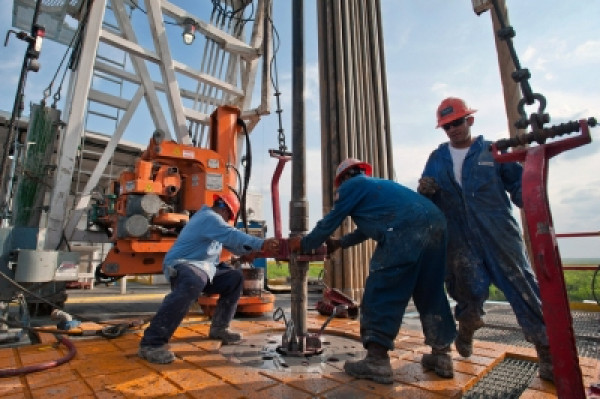 PwC: Περισσότερα και μικρότερα deals στην πετρελαϊκή αγορά των ΗΠΑ