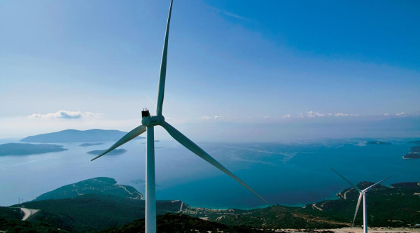 HELLENiQ ENERGY: Απόκτηση αιολικών έργων στη Ρουμανία - Είσοδος στην αγορά ΑΠΕ της Βουλγαρίας