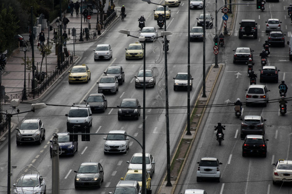 GreenTank: Αναγκαίες οι γενναίες περικοπές στις εκπομπές CO2 από τα βαρέα οχήματα