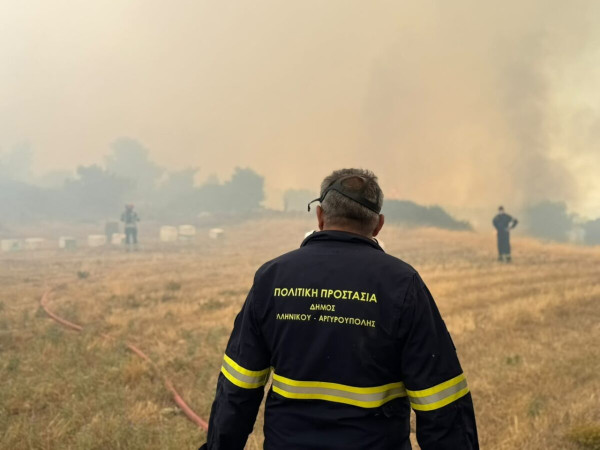 Ο Δήμος Ελληνικού Αργυρούπολης και οι Εθελοντές Δασοπροστασίας & Πυρόσβεσης συνέδραμαν στη μεγάλη πυρκαγιά της Αττικής