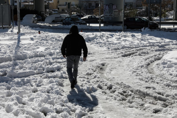 Ο χιονιάς αύξησε τις προμήθειες σε καυσόξυλα και πετρέλαιο θέρμανσης