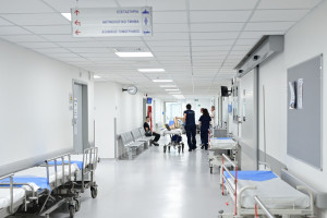Γιάννης Τριήρης: Χωρίς περίθαλψη, χωρίς εισόδημα, με παρηγοριά τα … «παπαγαλάκια»