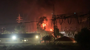 Αποκαταστάθηκε η Ηλεκτροδότηση σε Αττική και Πελοπόννησο ύστερα από πυρκαγιά που προκλήθηκε από βραχυκύκλωμα σε μετασχηματιστή στο ΚΥΤ Κουμουνδούρου στον Ασπρόπυργο