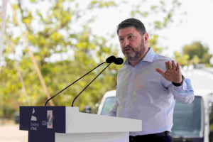 Νίκος Χαρδαλιάς: Παραδίδουμε στους Δήμους της Αττικής 65 υπερσύγχρονα ηλεκτρικά απορριμματοφόρα για ένα καθαρότερο Λεκανοπέδιο