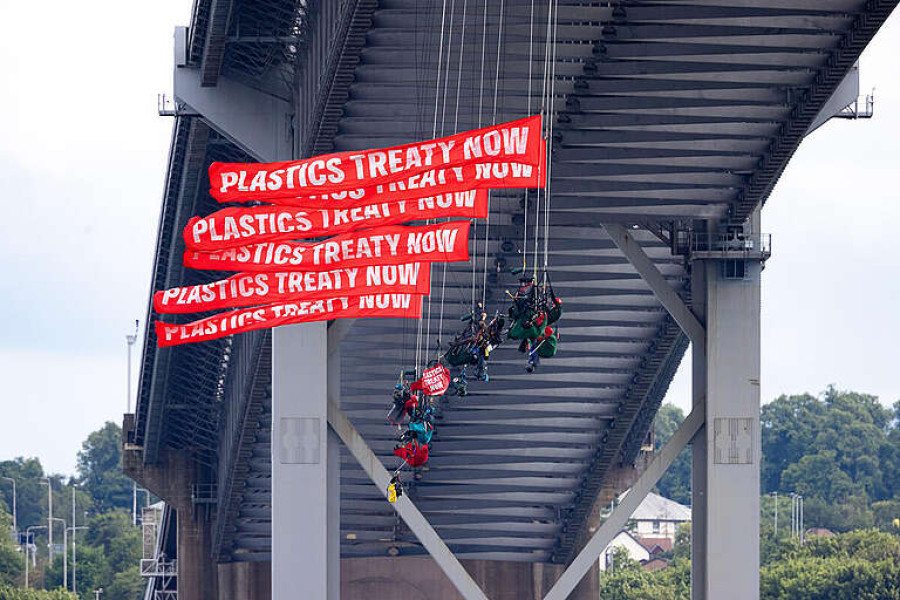 Greenpeace:Τελευταία ευκαιρία για ισχυρή Συνθήκη για τα Πλαστικά, την ώρα που οι εταιρείες πετροχημικών υπονομεύουν τις διαπραγματεύσεις