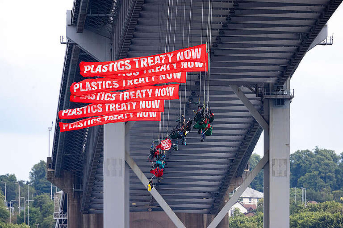 Greenpeace:Τελευταία ευκαιρία για ισχυρή Συνθήκη για τα Πλαστικά, την ώρα που οι εταιρείες πετροχημικών υπονομεύουν τις διαπραγματεύσεις