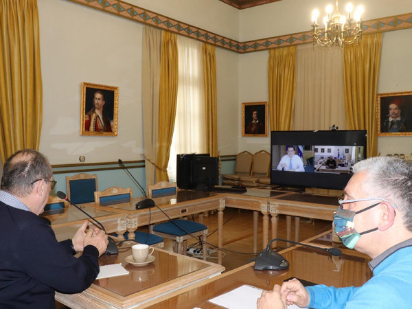 Τηλεδιάσκεψη του υπουργού Περιβάλλοντος και Ενέργειας Κ. Σκρέκα με τον περιφερειάρχη Πελοποννήσου Π. Νίκα για το φυσικό αέριο