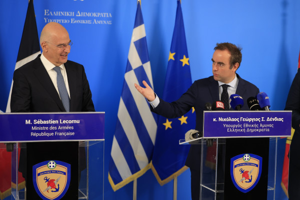 Ν. Δένδιας: Ενισχύουμε τις αμυντικές σχέσεις και τη στρατηγική συνεργασία Ελλάδας-Γαλλίας