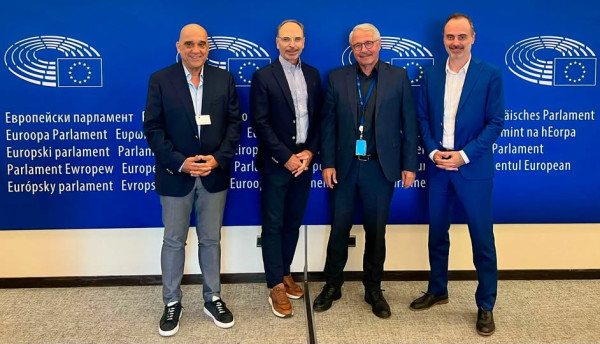 Συνάντηση Γιάννη Μανιάτη με αντιπροσωπεία της ΠΟΣΠΗΕΦ: Στο επίκεντρο οι περικοπές πράσινης ηλεκτροπαραγωγής και οι αρνητικές τιμές