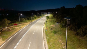 Φως σε 958 χιλιόμετρα δρόμων - 31.938 αυτόνομοι έξυπνοι ιστοί φωτισμού στις 13 Περιφέρειες