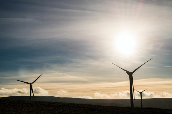 Wind Europe: 80GW έργα αιολικής ενέργειας στην Ευρώπη «κολλημένα»