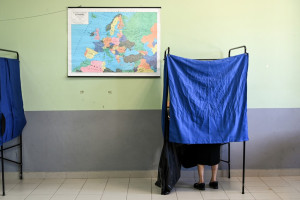 Νέο εκλογικό σύστημα στις ευρωεκλογές με στόχο τη μη εκπροσώπηση των μικρών κομμάτων και την ενίσχυση της ΝΔ;