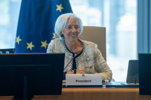 H Κρ. Λαγκάρντ προειδοποιεί για τη «μη βιώσιμη» εξάρτηση της Ευρώπης από τα ορυκτά καύσιμα