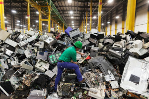 Η Ελλάδα παράγει ετησίως ανά κάτοικο σχεδόν 17 κιλά ηλεκτρονικών αποβλήτων