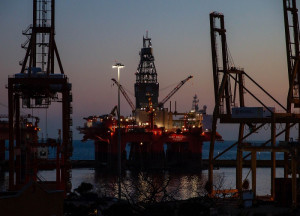 Κομισιόν: Σενάρια για πλαφόν στην τιμή του ρωσικού αργού πετρελαίου