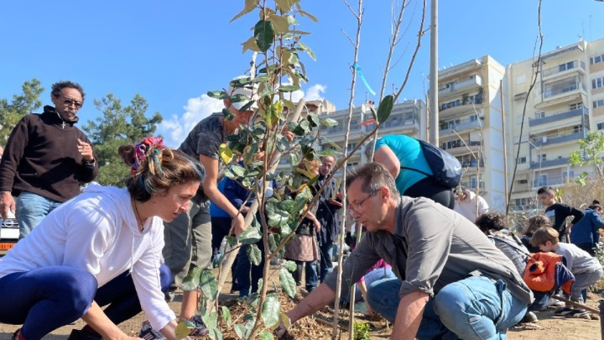 «Γεννήθηκε» το πρώτο βρώσιμο δάσος με τη φύτευση 700 δέντρων και φυτών