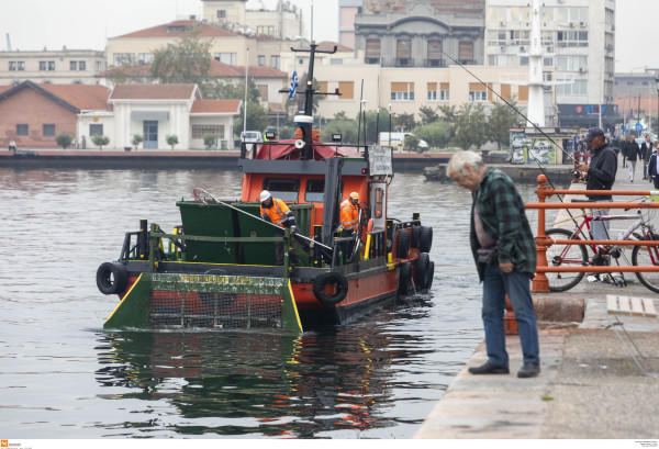 Η ΕΥΑΘ καθαρίζει ξανά τον Θερμαϊκό