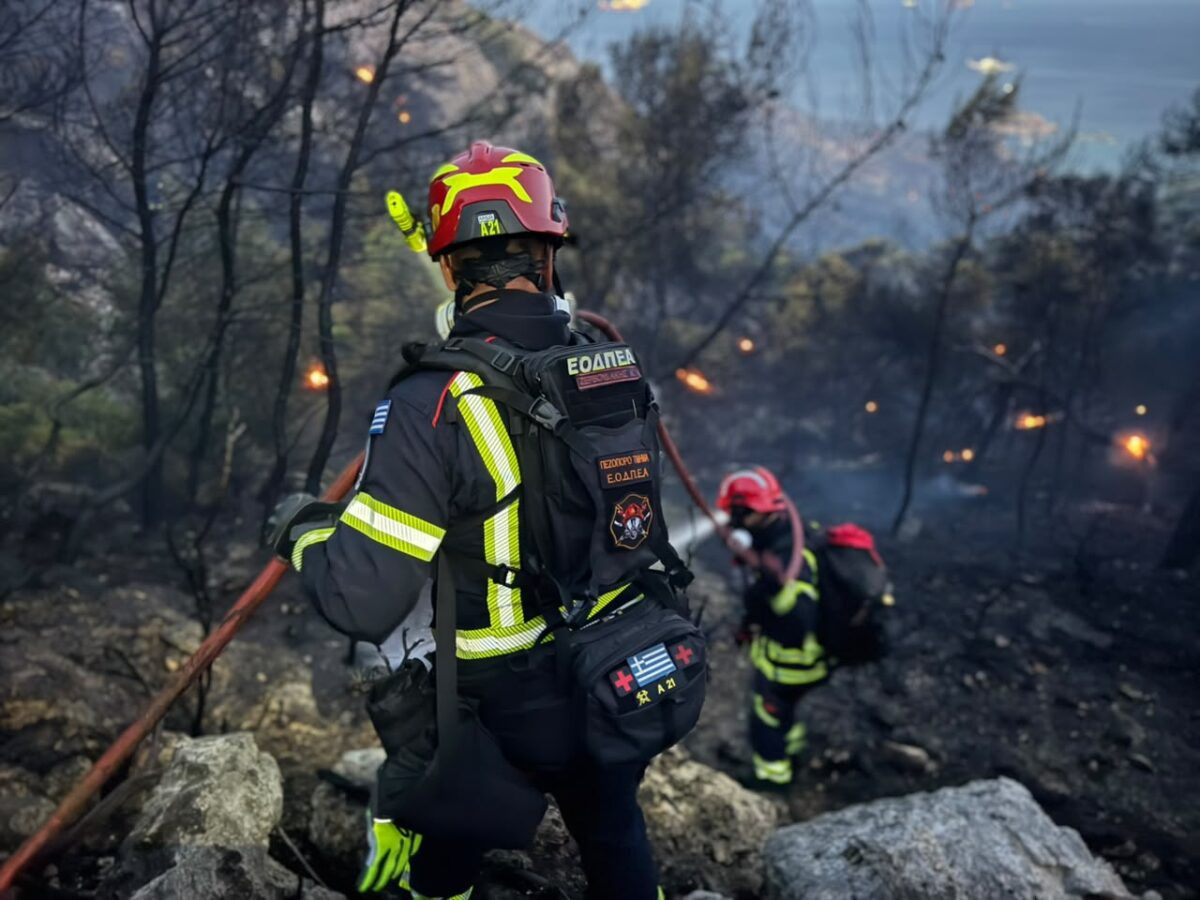 Ο Δήμος Ελληνικού Αργυρούπολης και οι Εθελοντές μας δίπλα στο νησί της Σαλαμίνας που δοκιμάστηκε από τη μεγάλη φωτιά