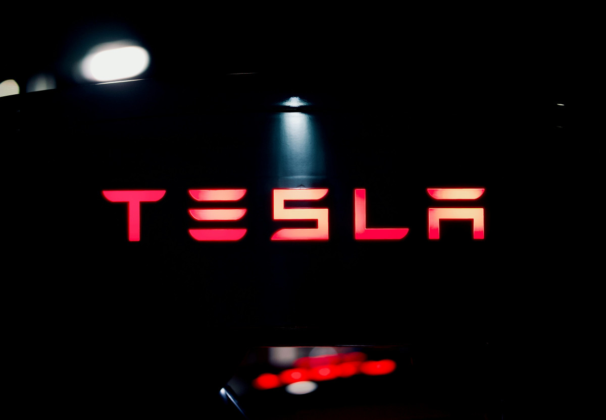 Tesla: Υπέβαλε αίτημα για προμήθεια ηλεκτρικής ενέργειας σε νοικοκυριά και επιχειρήσεις στη Βρετανία