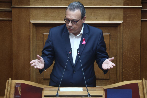 Σ. Φάμελλος: Τελικά λεφτόδεντρα υπάρχουν στα διυλιστήρια, αλλά και πάλι τους κάνει «εκπτώσεις» στην έκτακτη φορολόγηση ο κ. Μητσοτάκης