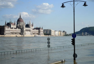 Υπερχείλισε ο Δούναβης στη Βουδαπέστη - Στο υψηλότερο επίπεδο της τελευταίας δεκαετία η στάθμη του νερού