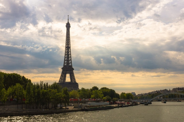 Ενεργειακή κρίση: Το Παρίσι κλείνει τα φώτα