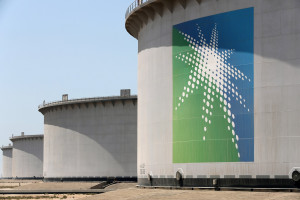 Συμφωνία μαμούθ για επενδύσεις 12,4 δισ δολαρίων στους αγωγούς πετρελαίου της Saudi Aramco