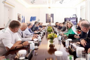 Με δημάρχους των περιφερειακών ενοτήτων της Δυτικής Μακεδονίας και τον περιφερειάρχη Γιώργο Αμανατίδη συναντήθηκε ο πρωθυπουργός Κυριάκος Μητσοτάκης.