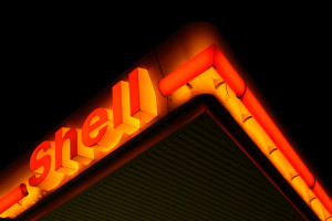 Shell: Σταματάει πλήρως τις αγορές ρωσικού πετρελαίου ως το τέλος του έτους