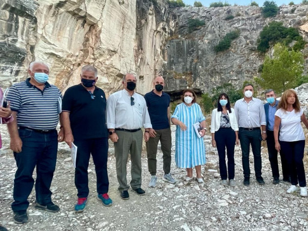 Το Πεντελικό Όρος και τις θέσεις του Αρχαίου Λατομείου επισκέφθηκαν η Υπουργός Πολιτισμού και Αθλητισμού Λίνα Μενδώνη και ο Υφυπουργός Περιβάλλοντος και Ενέργειας Γιώργος Αμυράς