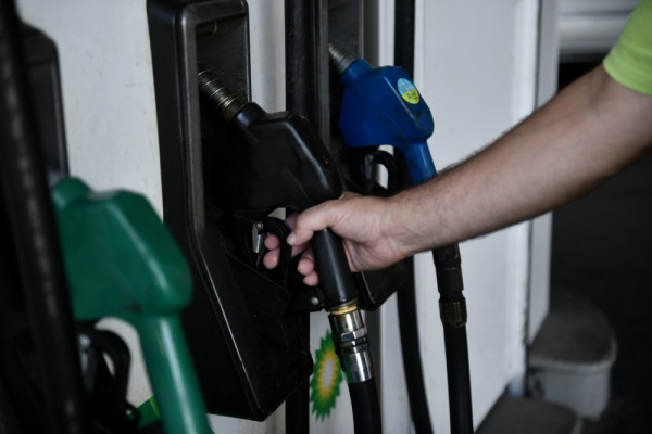 Βενζίνη: Η τιμή σκαρφάλωσε πάνω από 2 ευρώ