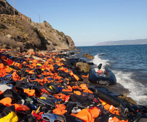 ΥΠΕΝ: Λύση στο αδιέξοδο με τα &quot;απόβλητα του προσφυγικού&quot; στη Λέσβο